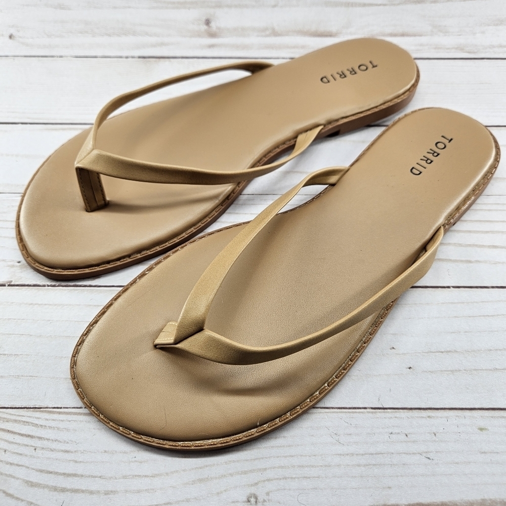 Torrid Sandals Size 10W Beige Tan Flip Flop Thong Sandals